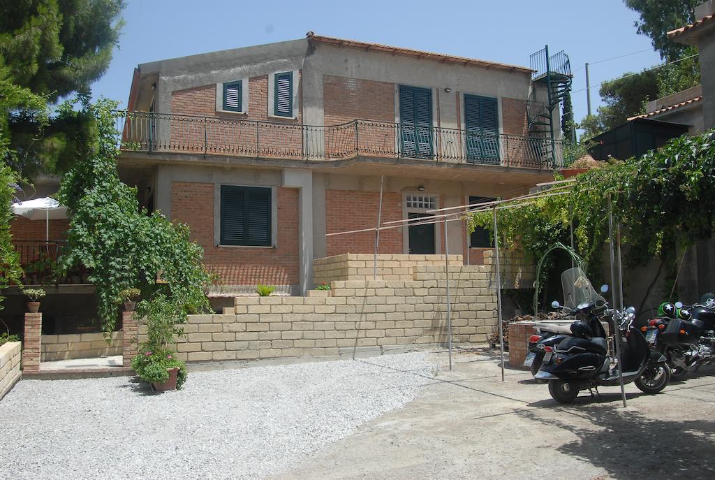 B&B Villa Zia Febronia Patti Exteriér fotografie