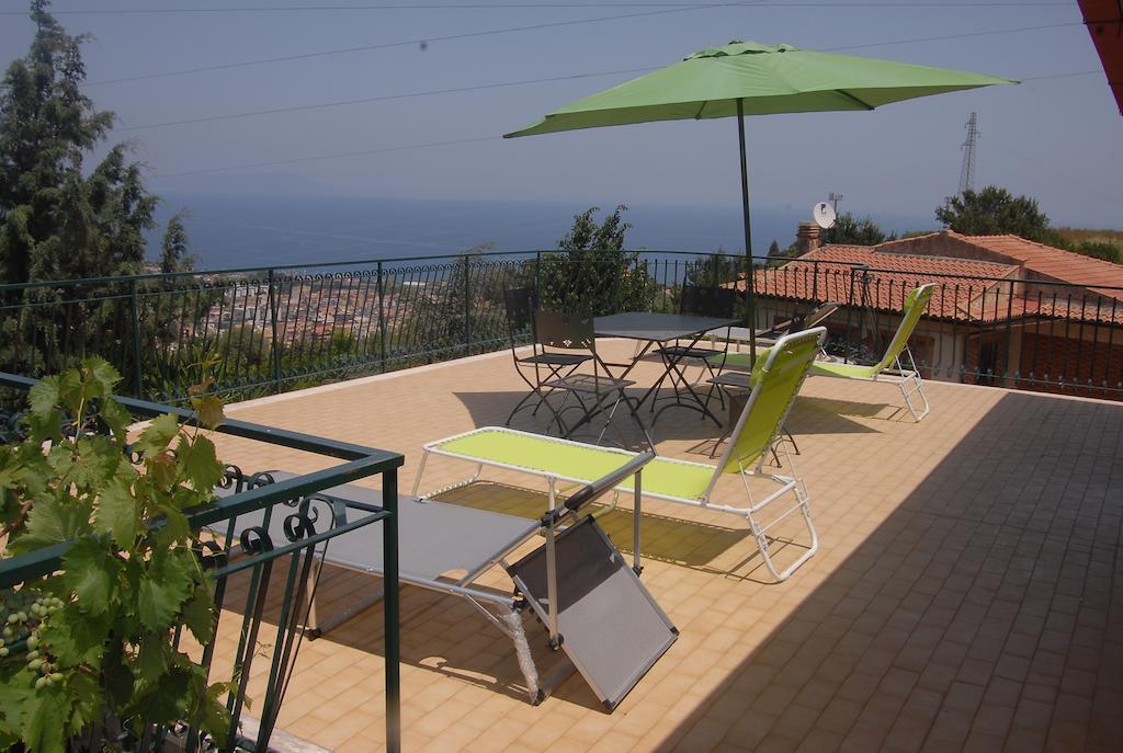 B&B Villa Zia Febronia Patti Exteriér fotografie