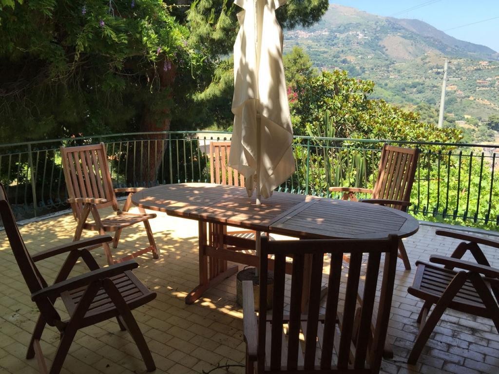 B&B Villa Zia Febronia Patti Exteriér fotografie