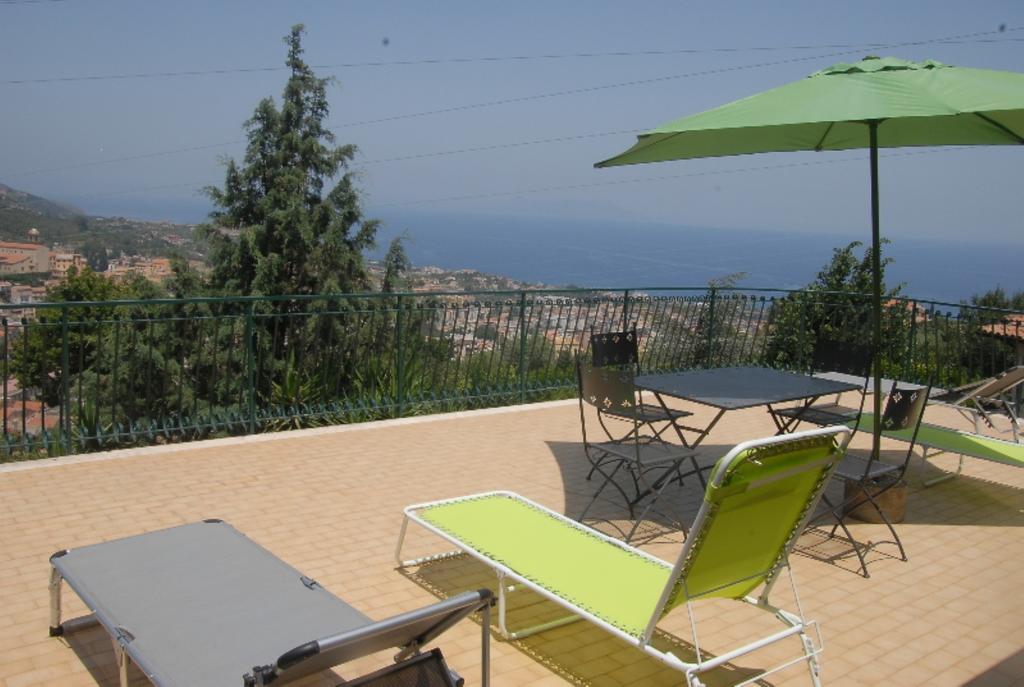 B&B Villa Zia Febronia Patti Exteriér fotografie